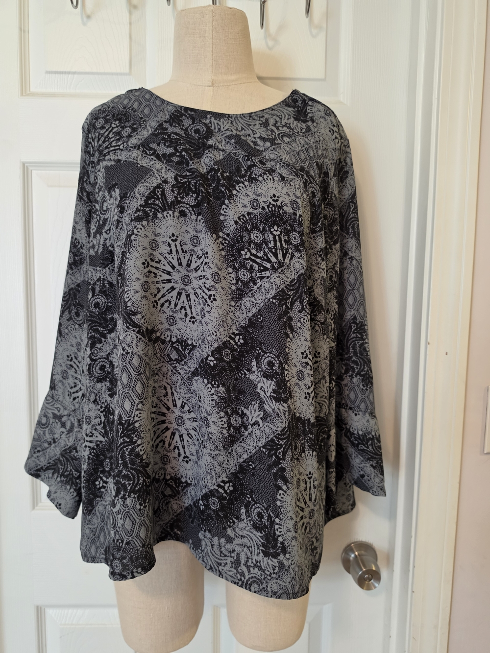 Black & Gray Printed Long-Sleeve Blouse Size 2X
